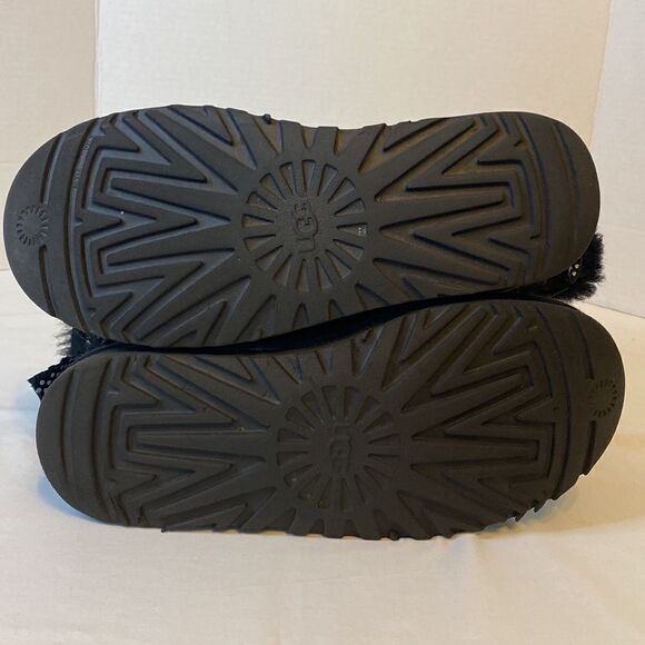 UGG Mini Bailey Boots  - Picture 6 of 7